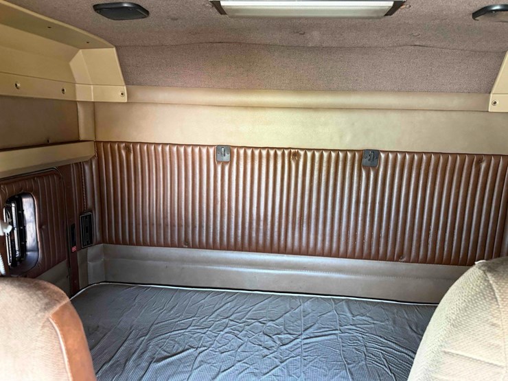 2001-kenworth-t800-image-17