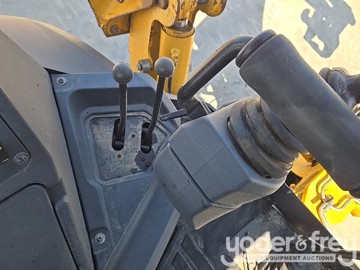 2019-deere-310sl-image-59