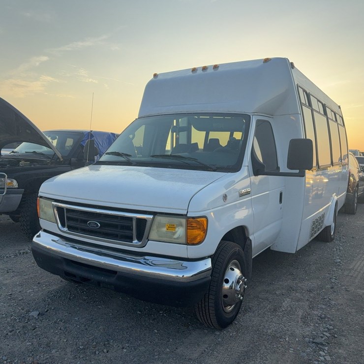 2006 FORD E450