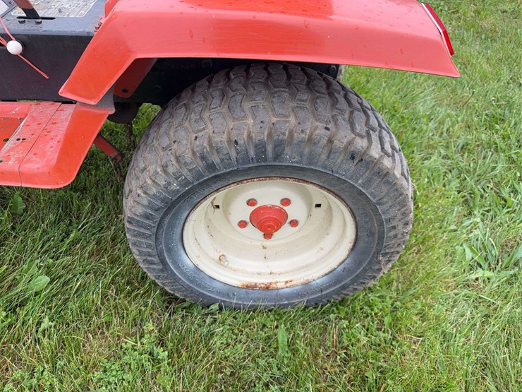 gilson-gt18he-garden-tractor-image-10