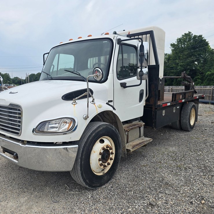 2006 FREIGHTLINER M2 106