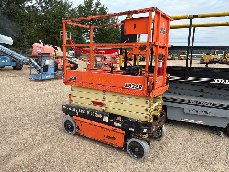 jlg-1932r-image-1