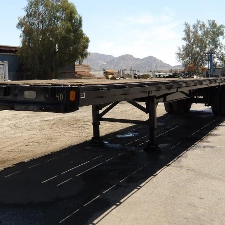 1976 FRUEHAUF FLATBED