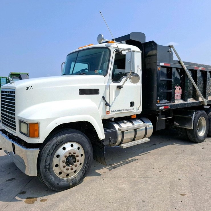 2009 MACK CH613