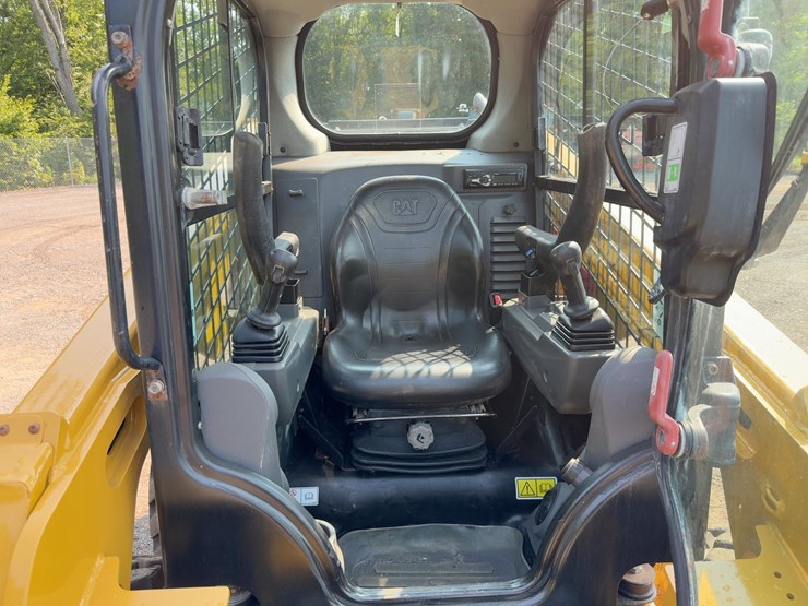 2020-caterpillar-236d3-image-18
