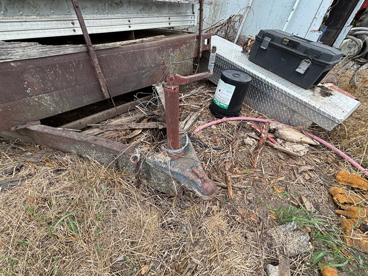 #2589-•-16'-tandem-axle-flatbed-trailer-(no-title,-for-parts)-image-13