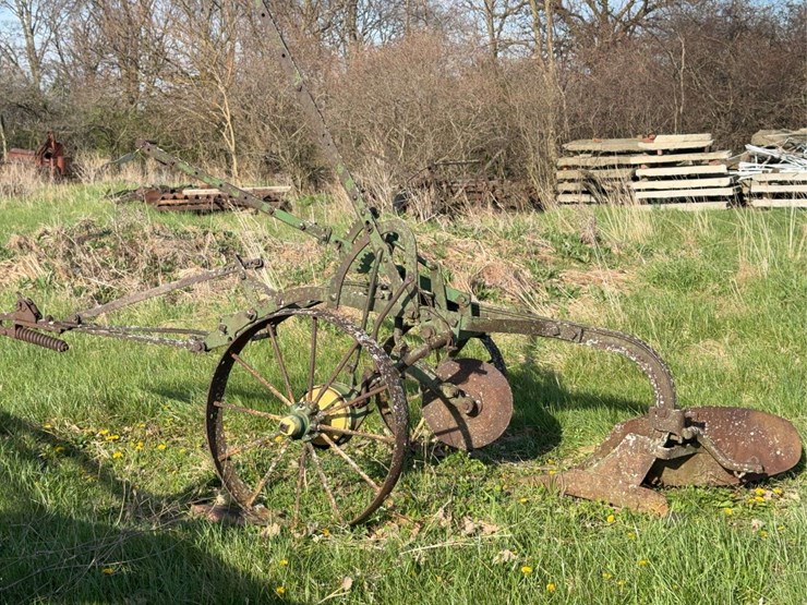 ihc-one-bottom-plow-image-4