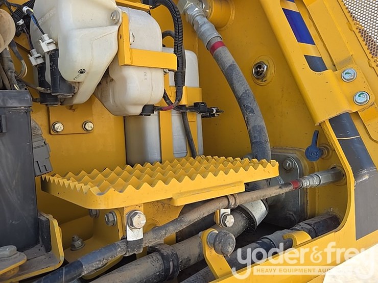 2023-komatsu-d61px-24-image-36