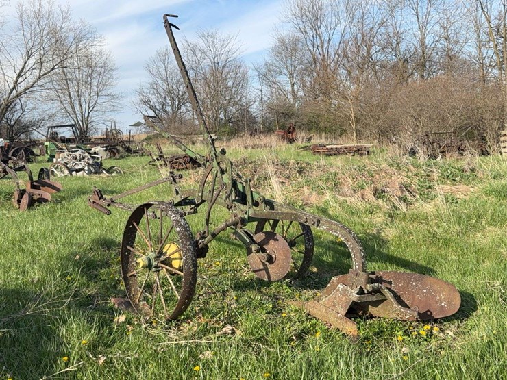 ihc-one-bottom-plow-image-3
