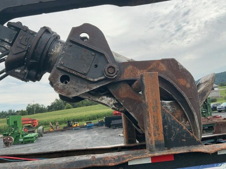 2015-deere-335d-image-31
