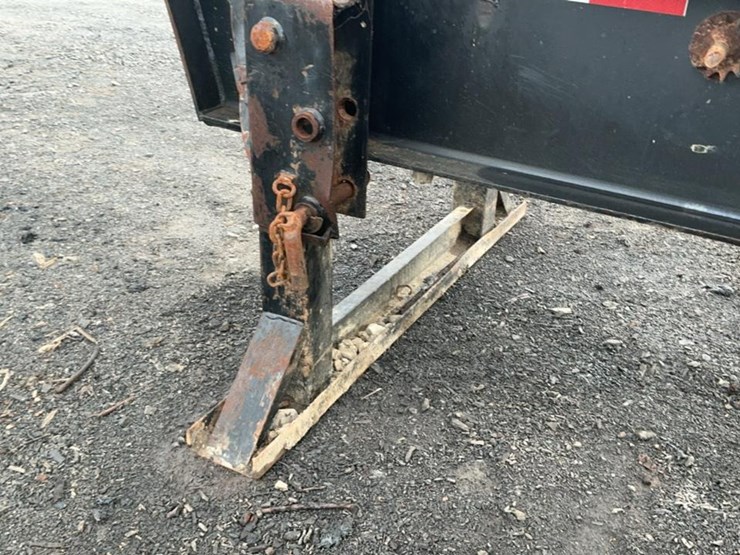 2015-deere-335d-image-73
