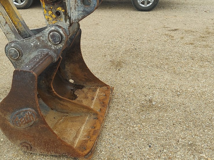 2010-komatsu-pc160-lc-8-image-8