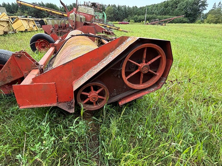 #2625-•-brady-144-(4)-row-stock-chopper-image-9