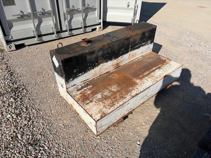 #16-•-105-gal-steel-fuel-tank-image-3