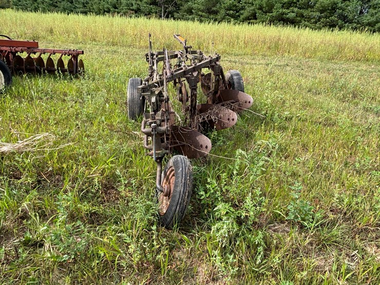 #2651-•-john-deere-(3)-bottom-plow-image-18