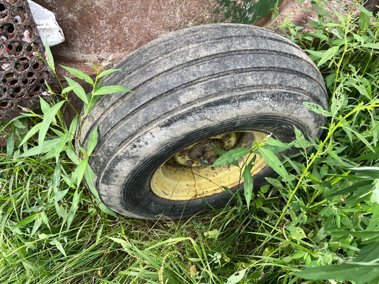 john-deere-700-image-13