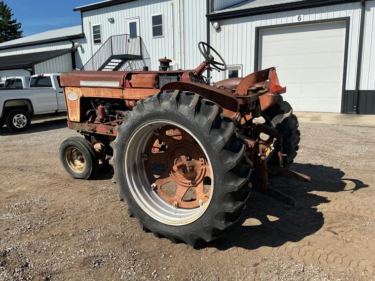 1960-case-ih-farmall-60-image-3