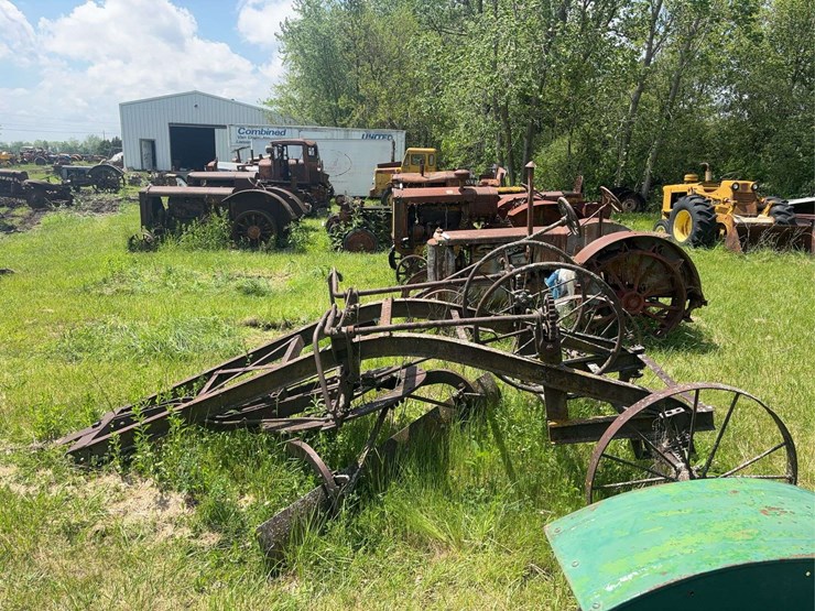 pull-type-road-grader-image-9