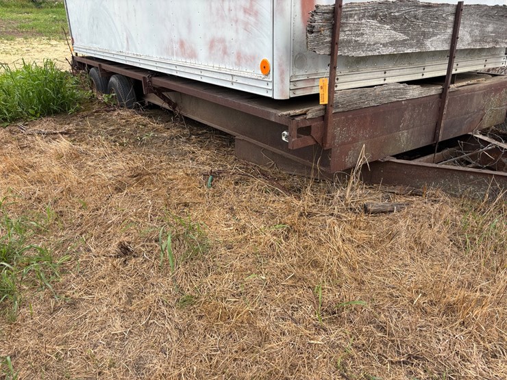 #2589-•-16'-tandem-axle-flatbed-trailer-(no-title,-for-parts)-image-2