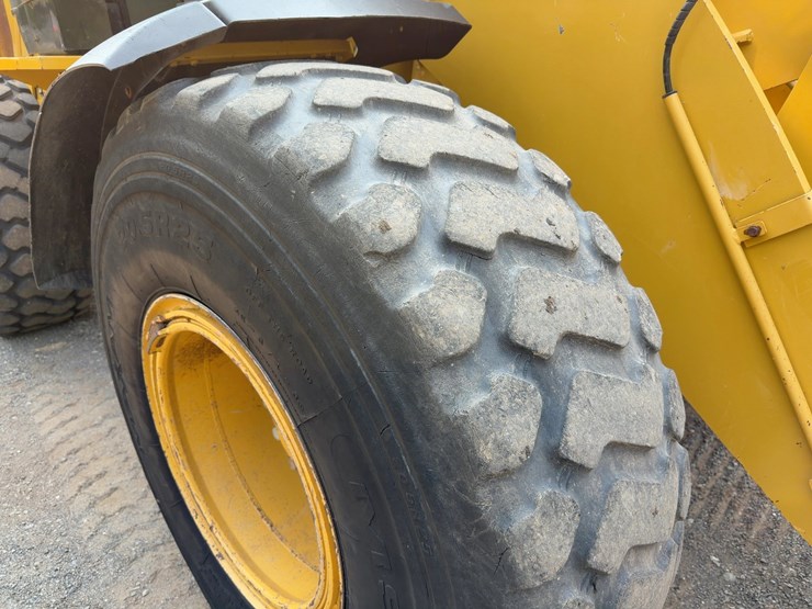 2015-caterpillar-938k-image-13