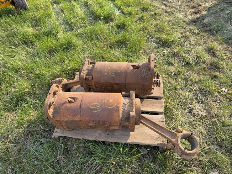 caterpillar-60-image-2