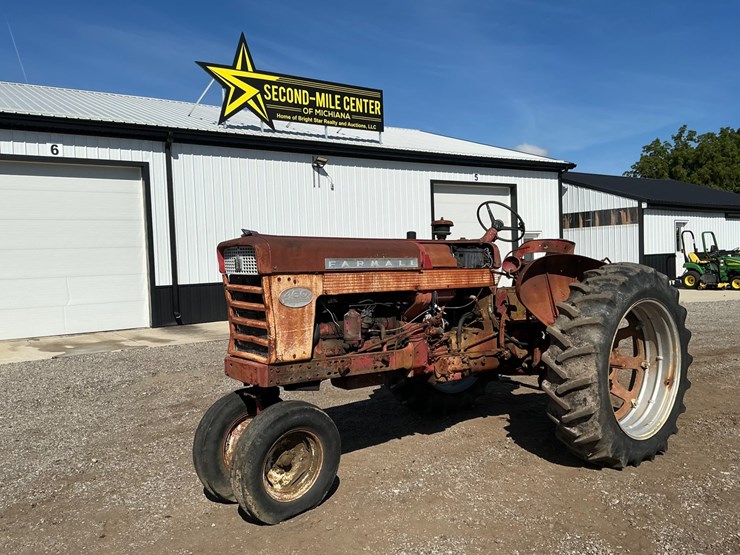 1960-case-ih-farmall-60-image-1