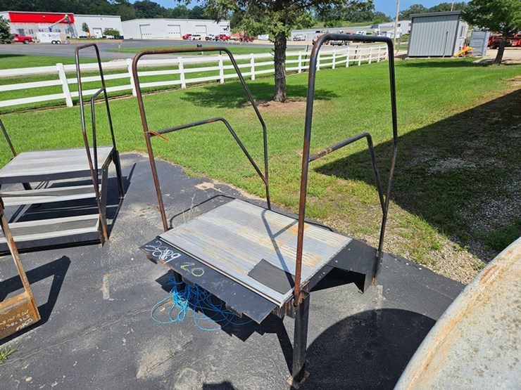 #165-•-portable-step-&-deck-image-1