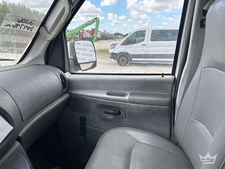 2006-ford-cargo-image-14