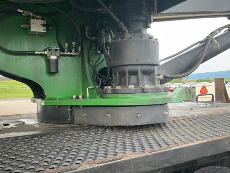 2015-deere-335d-image-63