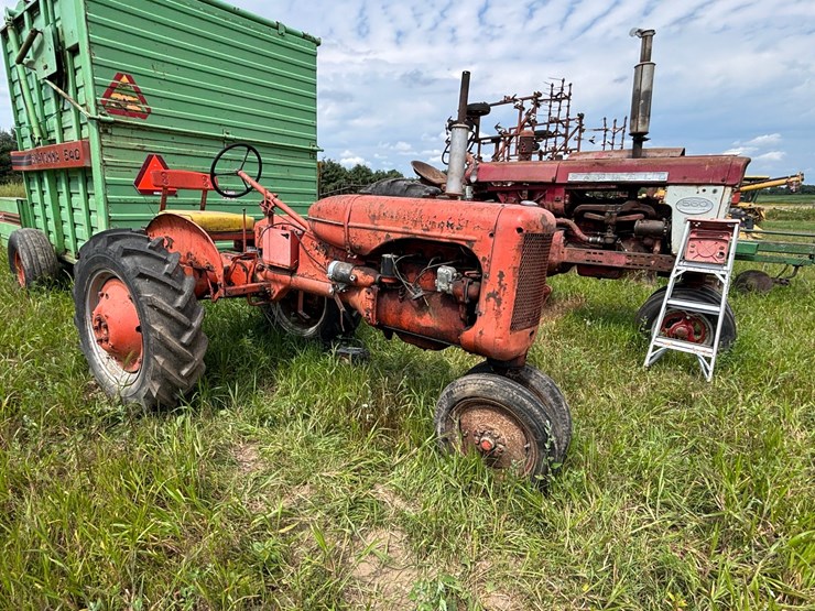 #2568-•-allis-chalmers-c-narrow-front-tractor-image-3