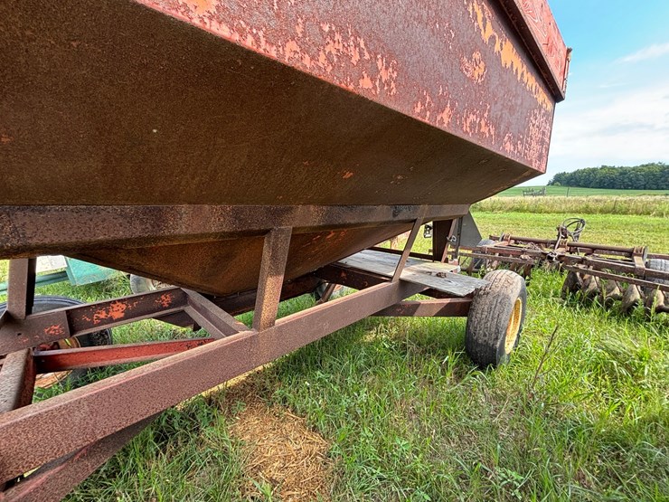 #2644-•-kelly-gravity-box-on-running-gear-image-14