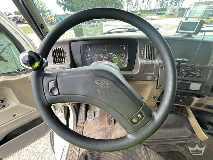 2007-sterling-l9500-image-32