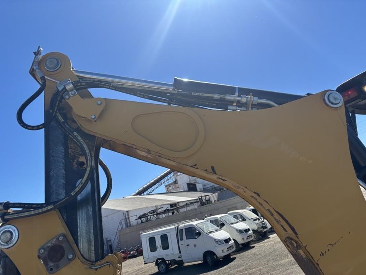 2012-caterpillar-420f-image-22