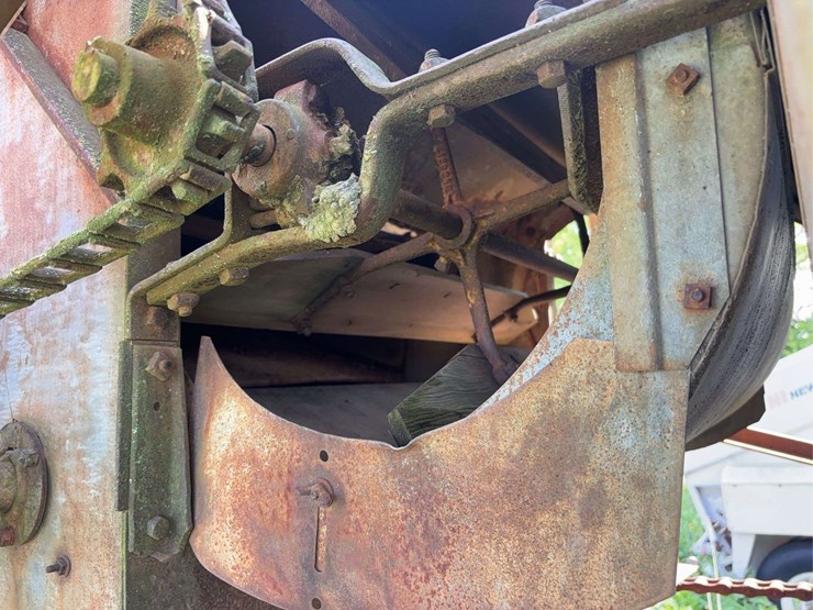 holt-caterpillar-pull-type-combine-image-27
