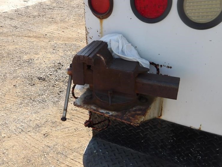2001-ford-f350-image-16