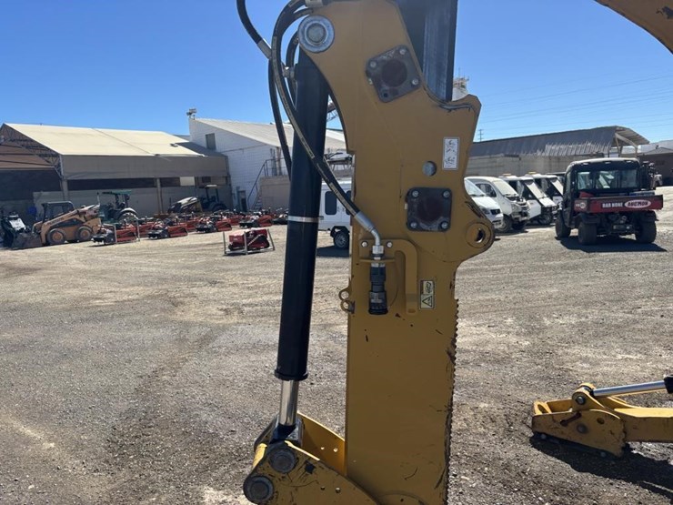 2012-caterpillar-420f-image-21