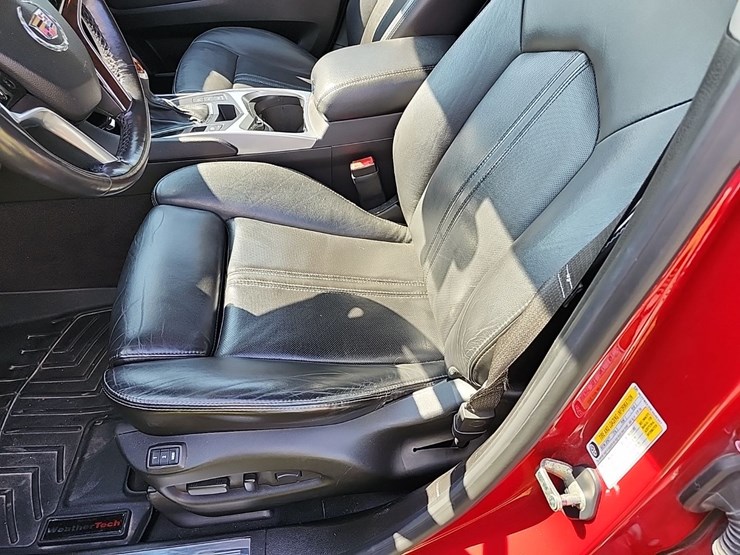 2014-cadillac-srx4-suv-image-14