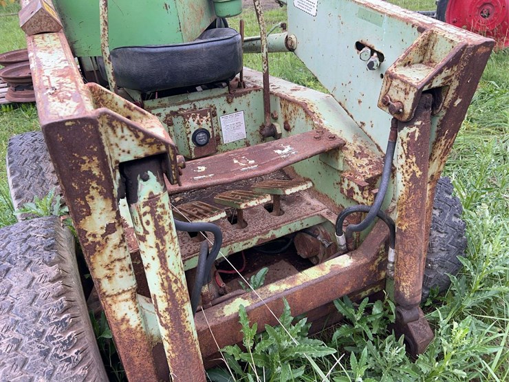 omc-1200-mustang-skid-loader-image-10