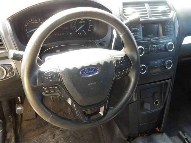 2019-ford-explorer-image-21