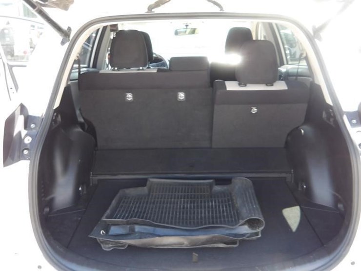 2016-toyota-rav4-image-17