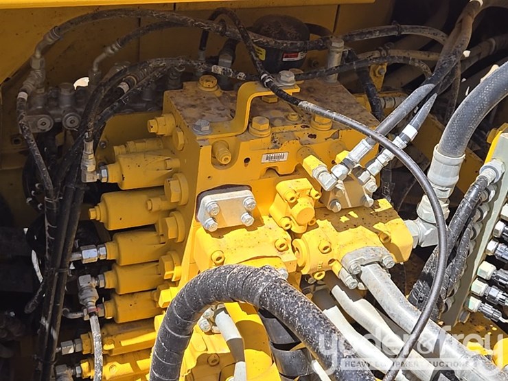 2023-komatsu-pc360-lc-11-image-46