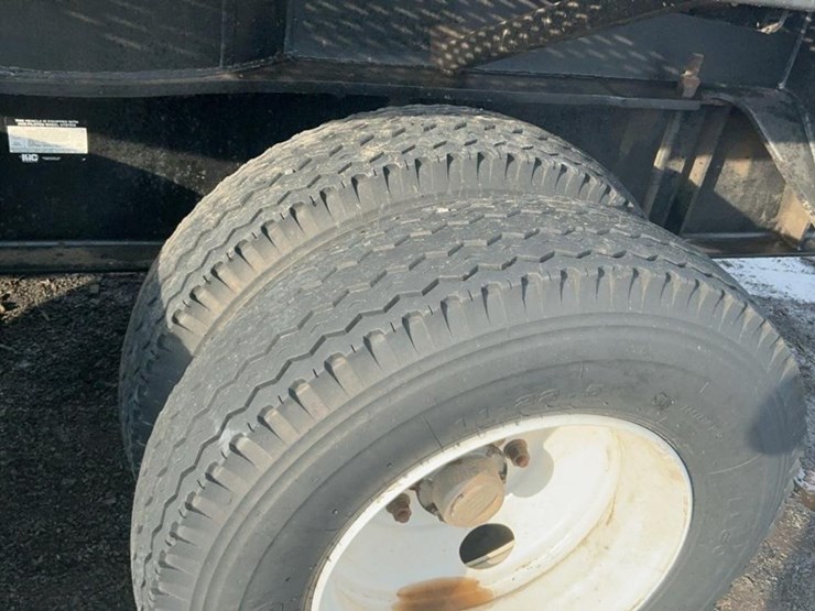 2015-deere-335d-image-88