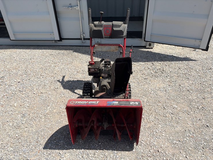 #63-•-troy-bilt-24”-snow-blower-image-2