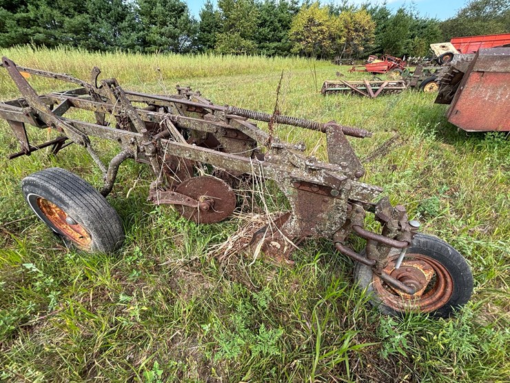 #2651-•-john-deere-(3)-bottom-plow-image-5