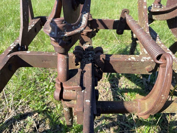 oliver-four-bottom-plow-image-33