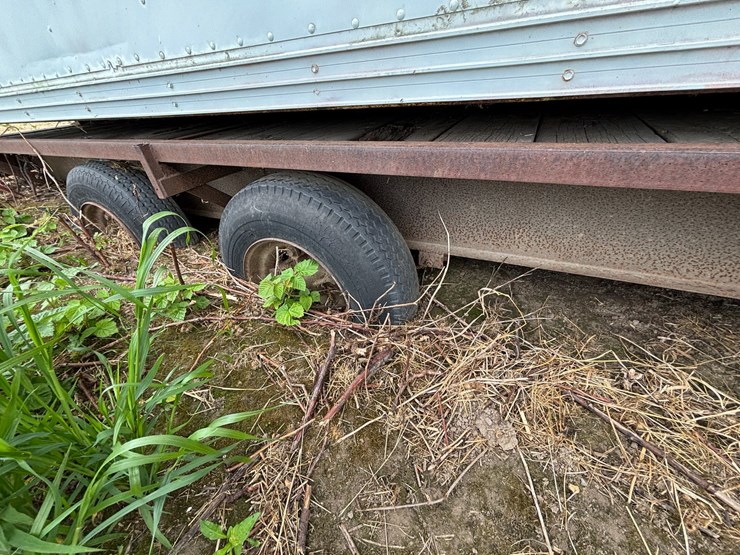 #2589-•-16'-tandem-axle-flatbed-trailer-(no-title,-for-parts)-image-6