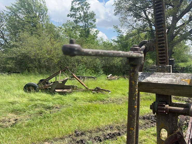 pull-type-road-grader-image-33