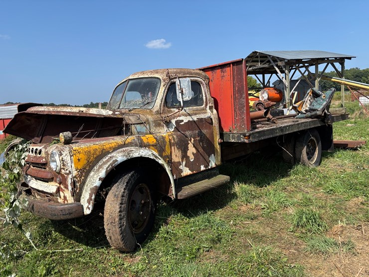 #2583-•-dodge-flatbed-truck-(no-title,-for-parts)-image-1