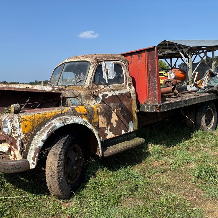 #2583 • Dodge Flatbed Truck (No Title, For Parts)