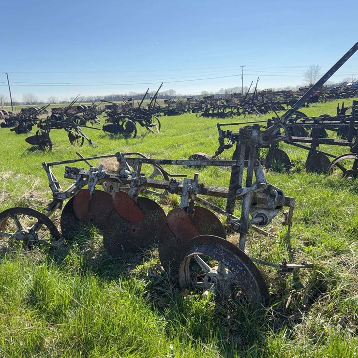Oliver Heavy Duty 3 Blade Pull Type Disk Plow